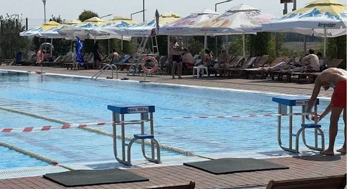 Alertă sanitară la Botoșani! Piscină exterioară, închisă din cauza bacteriilor