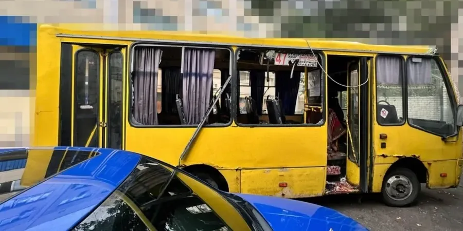 Atac rusesc cu dronă asupra unui autobuz în Herson: patru oameni au murit, alți patru au fost răniți