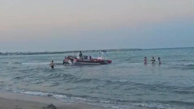 Momente de panică pe litoral: bărbat de 36 de ani, salvat de pompieri lângă Mangalia