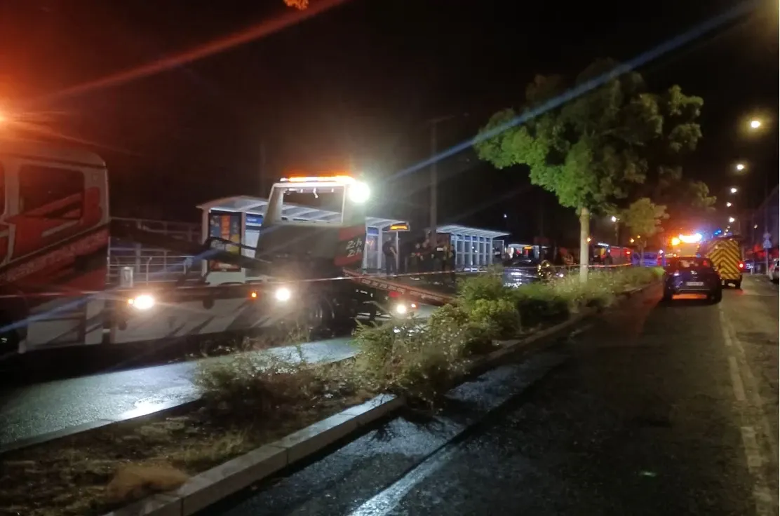 Un mort și zece răniți, după ce un bărbat a intrat intenționat cu mașina într-un grup de oameni la Caen, în Franța
