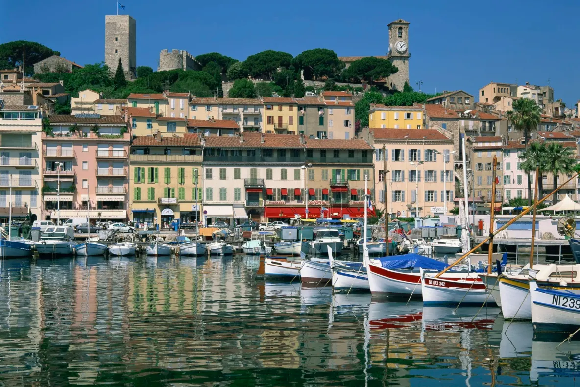 Două ambarcațiuni s-au ciocnit în golful Cannes. 10 persoane au fost rănite și una e dispărută