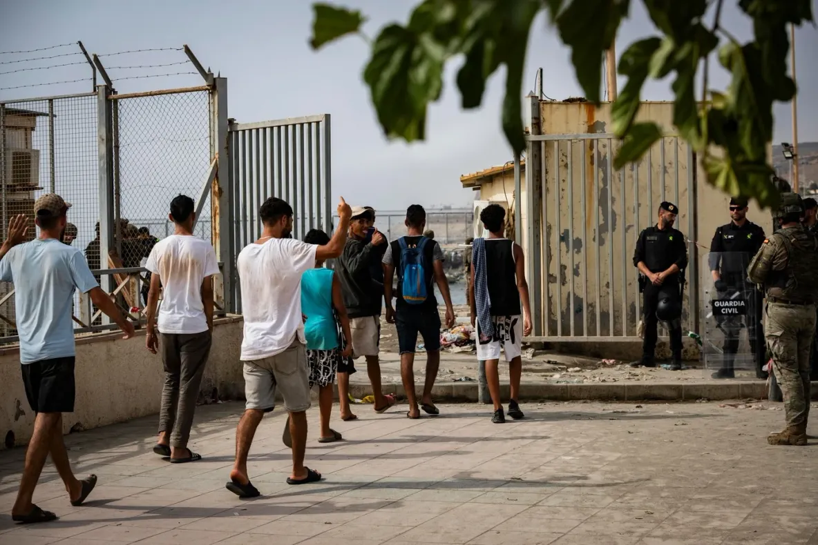 UE, reuniune de urgență din cauza crizei migranților din Spania. Nicușor Dan a semnat scrisoarea