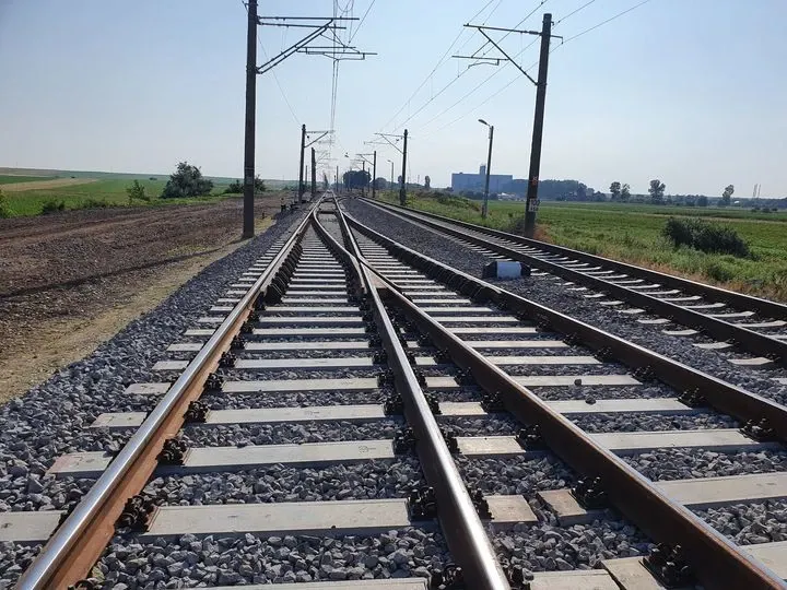 Circulație feroviară oprită între Simeria și Orăștie. Instalații electrice improvizate, descoperite în tunelul de la Turdaș