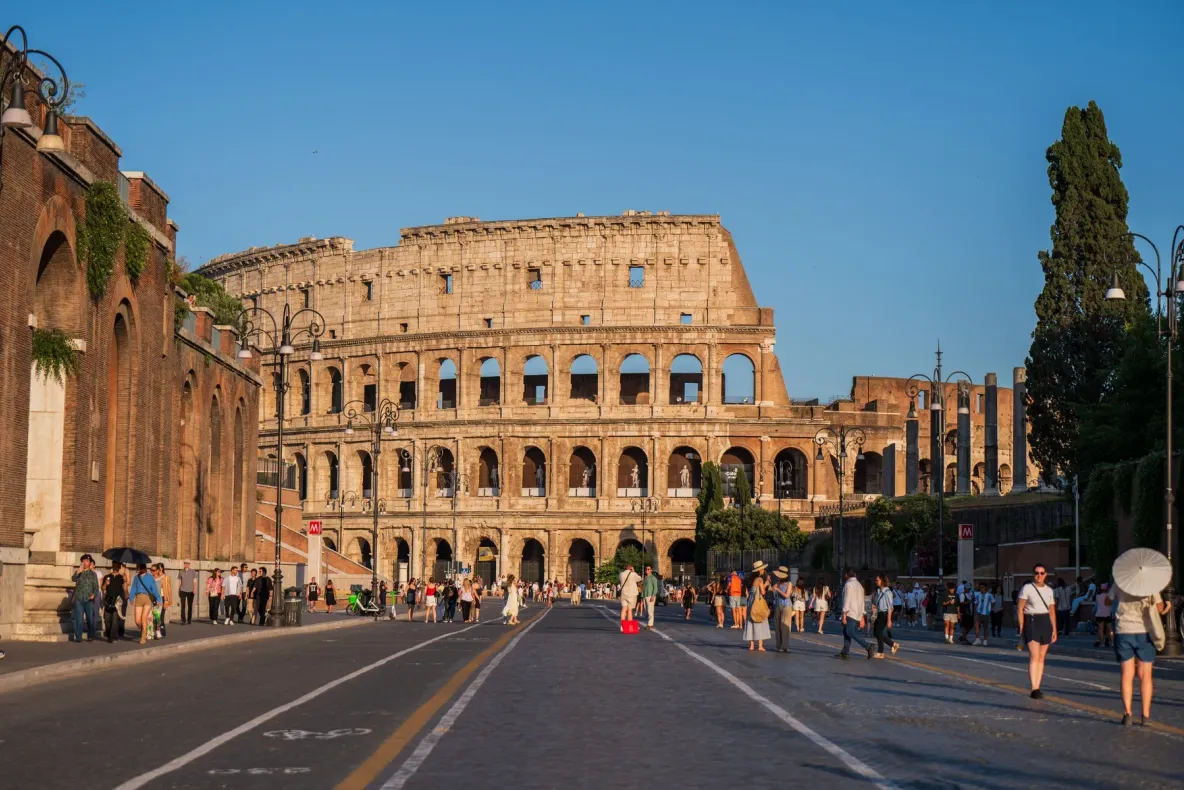 Colosseumul din Roma devine „zonă roșie”. Măsuri speciale de securitate din cauza furturilor și agresiunilor