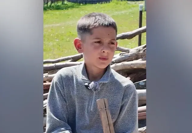 Copiii săraci ai României, uitați de autorități. Mulți nu au nici încălțări și muncesc cu ziua
