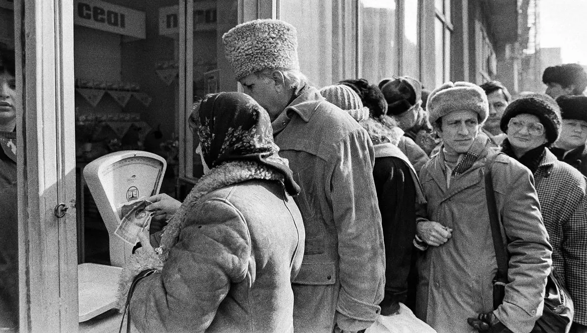 România anilor ’80, în criză profundă. Viaţa sub spectrul lui „Hai, repede, că s-a băgat…” - documente ale Securității