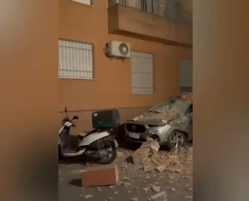 Cutremur în Spania. Clădiri afectate și oameni evacuați în toiul nopții VIDEO
