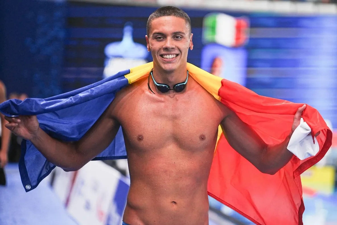 Performanță istorică a lui David Popovici la Europenele de la Paris: aur la 200 m și triplă