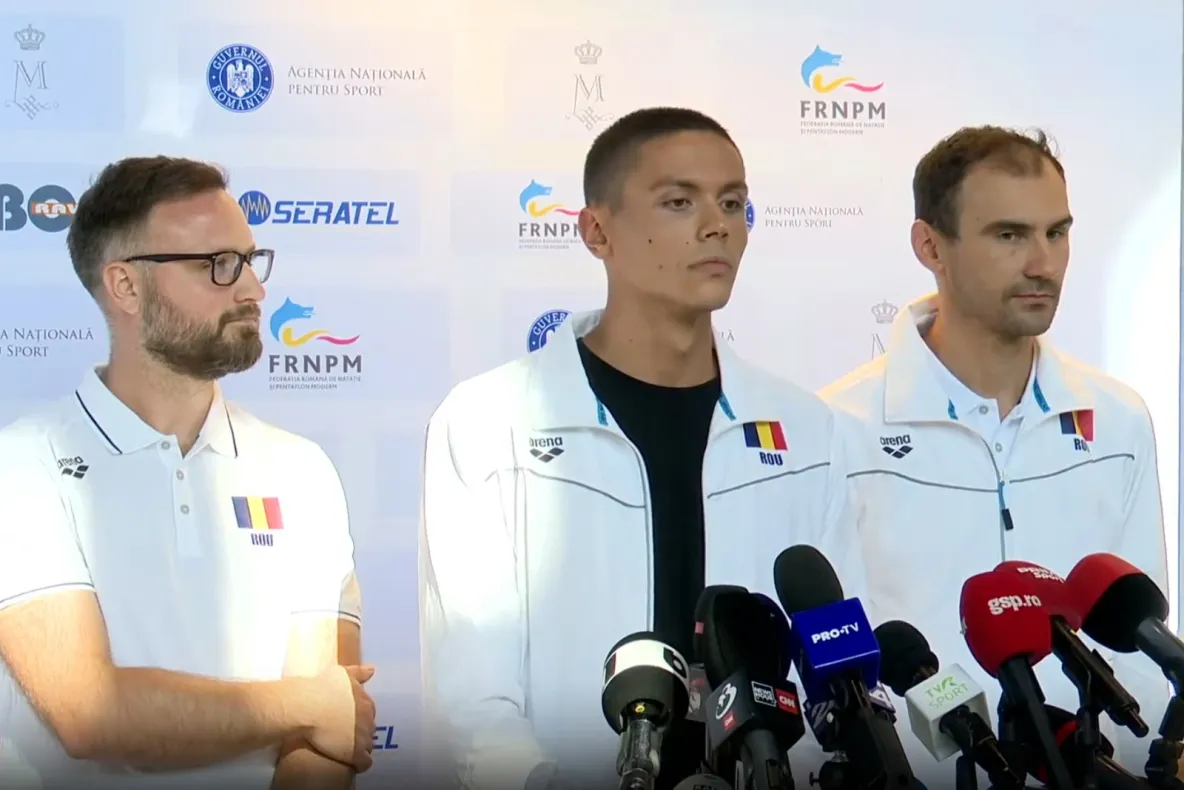 David Popovici a revenit în ţară cu două medalii de aur. ”Mă simt privilegiat să fiu în poziţia asta”