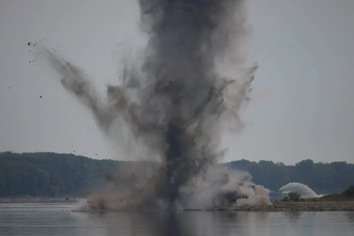 Presa internațională, impresionată de operațiunea din România: Detonarea stâncii Pârjoaia face înconjurul lumii