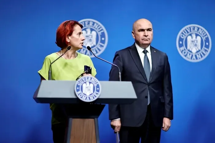 Dogioiu și Bolojan se joacă cu bursele elevilor: „Proiectul cu bursele e în dezbatere publică!”
