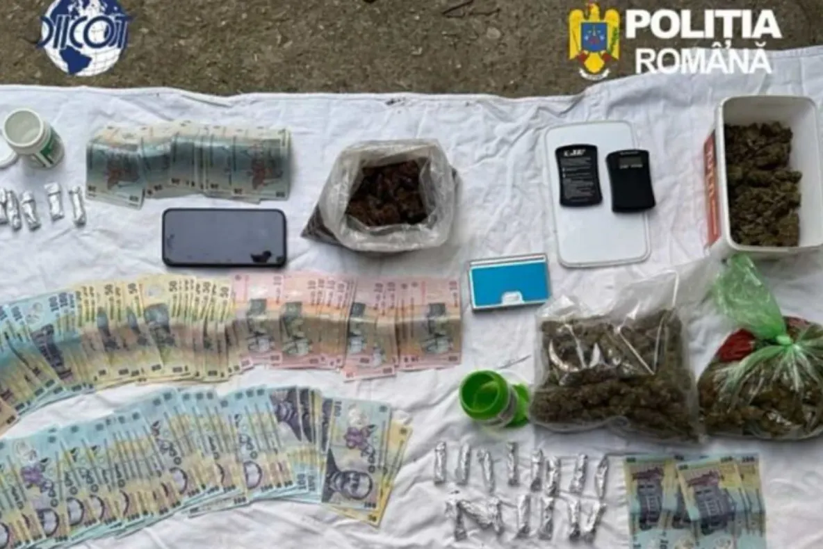 Droguri ascunse în recipiente care imitau sprayurile nazale. Ce au descoperit polițiștii înaintea marilor festivaluri din România
