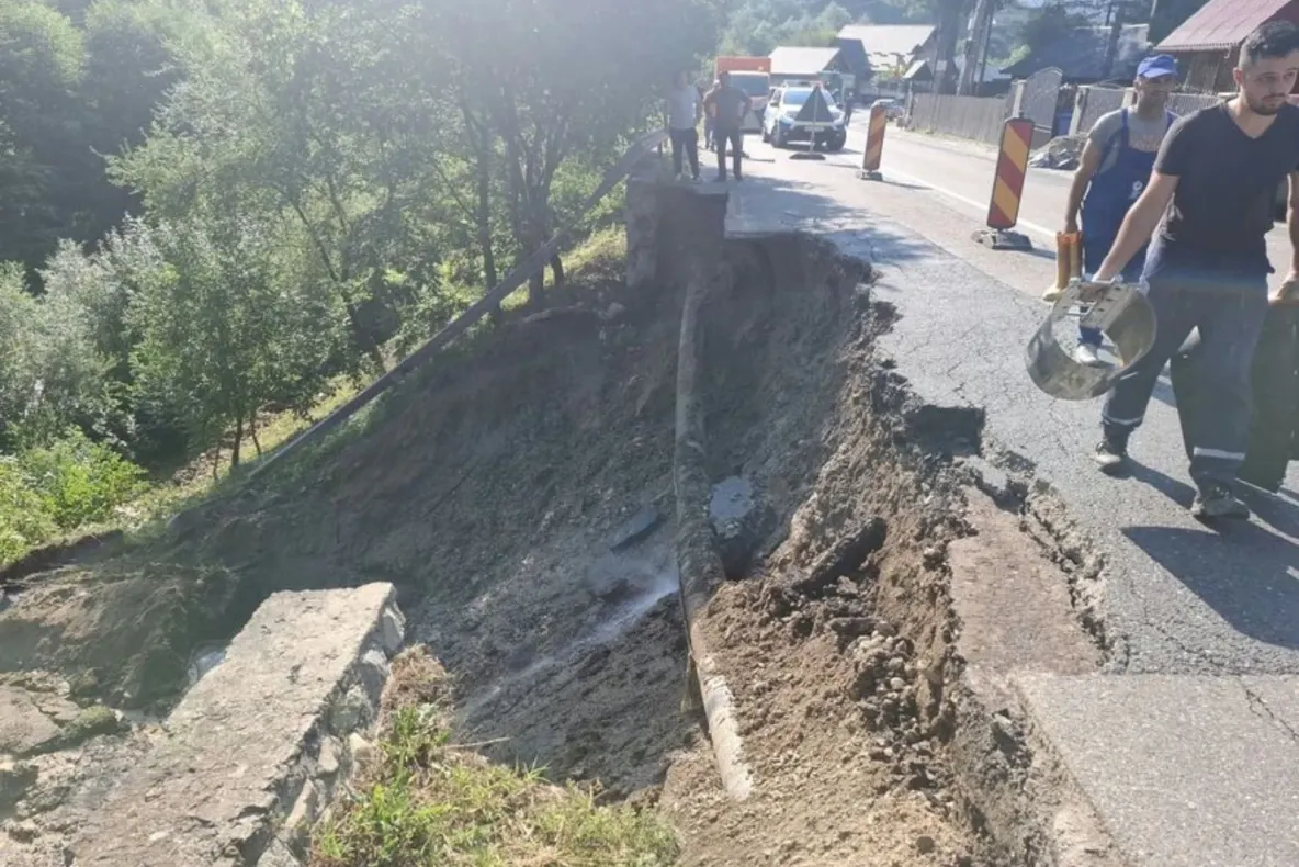  Mare atenție, șoferi! O porțiune din  DN 10 Buzău–Brașov s-a prăbușit la Lunca Priporului. Circulația este restricționată