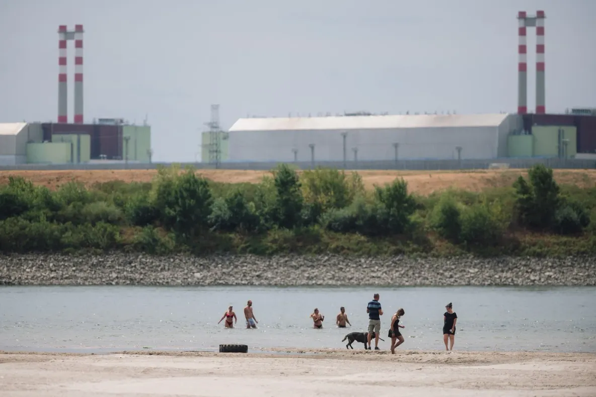 Ungaria intră în alertă maximă: barje scufundate și prag pe Dunăre pentru salvarea centralei de la Paks