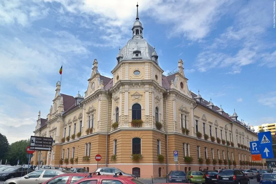 Primăria Brașov reduce iluminatul public cu 50% după miezul nopții și scurtează programul de funcționare pentru a economisi energie