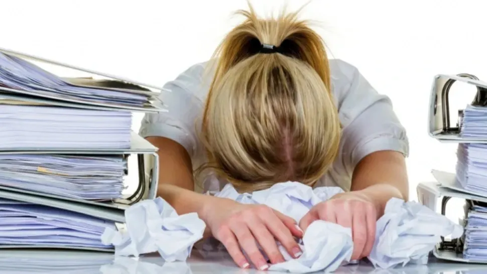 9 semne ca ești epuizată emoțional. Multe sunt confundate cu alte afecțiuni 
