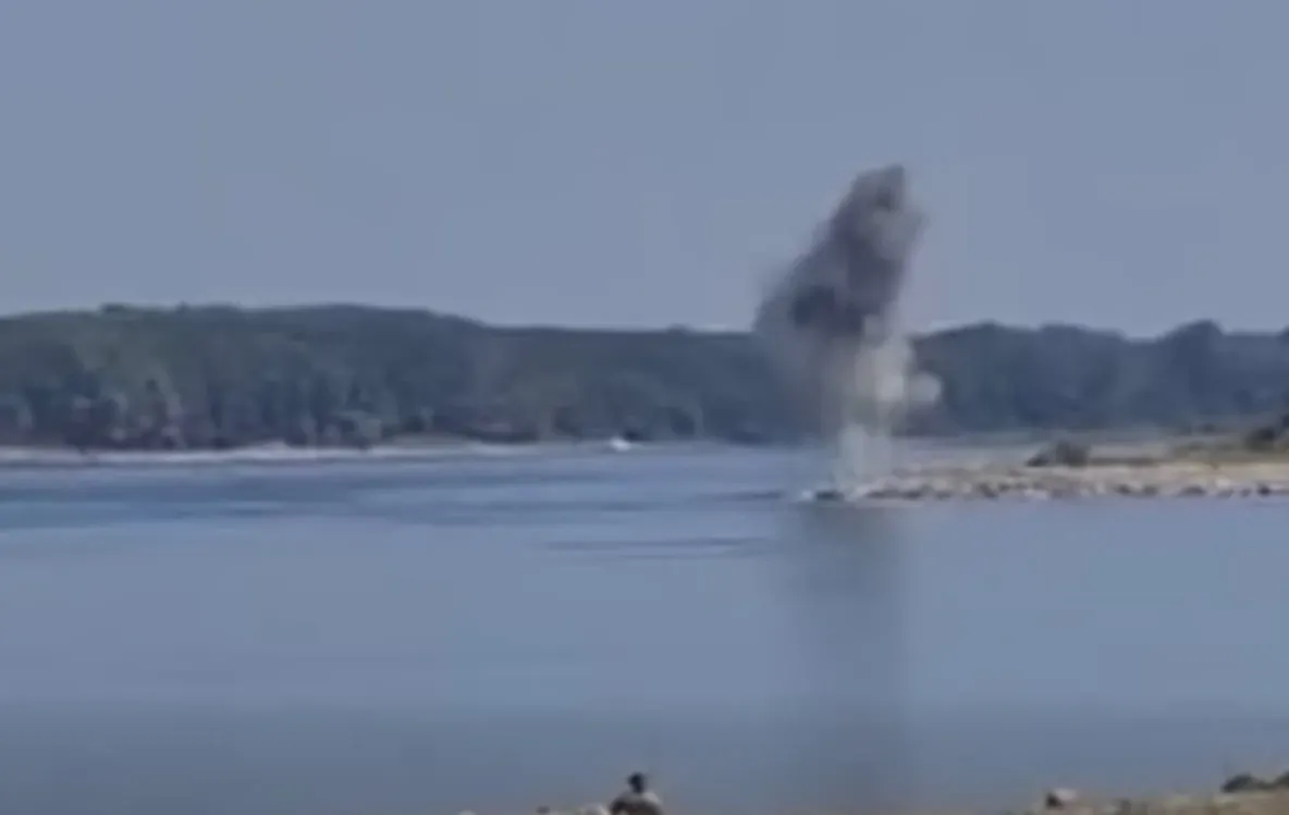 Detonare spectaculoasă pentru deturnarea cursului Dunării spre Cernavodă. Imagini MApN – VIDEO