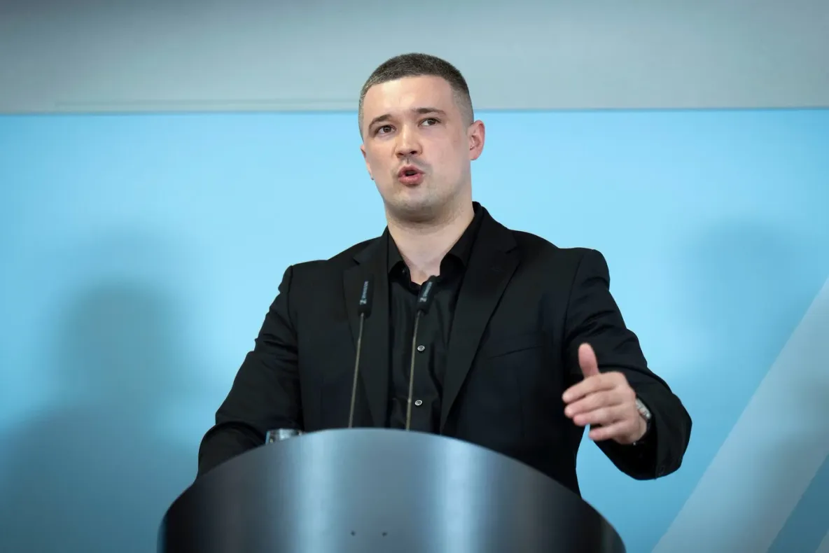 Dat afară de Zelenski, fostul ministru ucrainean al Apărării și-a găsit un post bun în guvernul Italiei