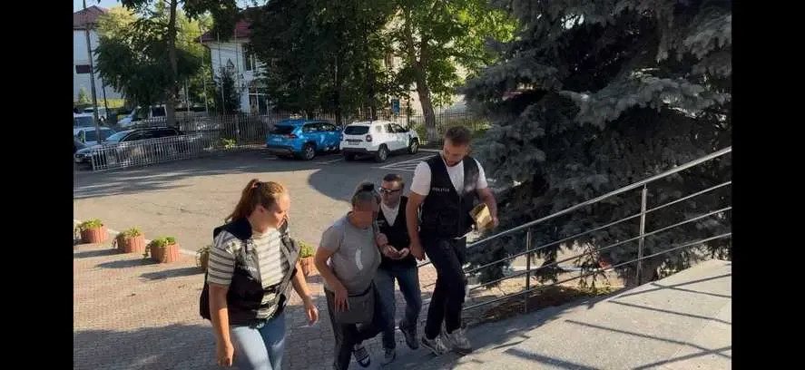 Femeie din Botoșani, reținută după ce și-ar fi ucis concubinul și l-ar fi îngropat în curte. Bărbatul era dispărut din aprilie