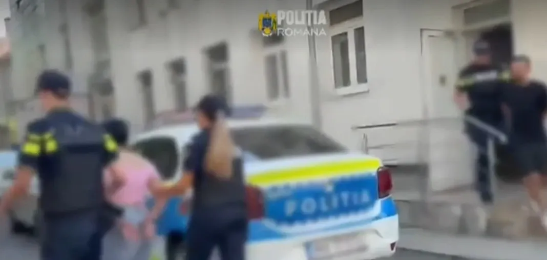 Cuplu, reținut după ce ar fi furat un borcan cu aur din casa unei pensionare. Unde a ajuns mica avere
