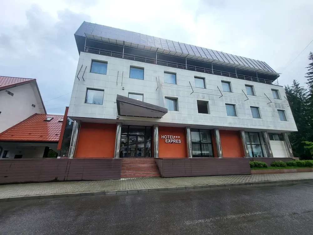 ANAF scoate pentru a treia oară la vânzare Hotelul Express din Predeal, deținut de CFR Marfă. Prețul a scăzut la 13,3 milioane de lei