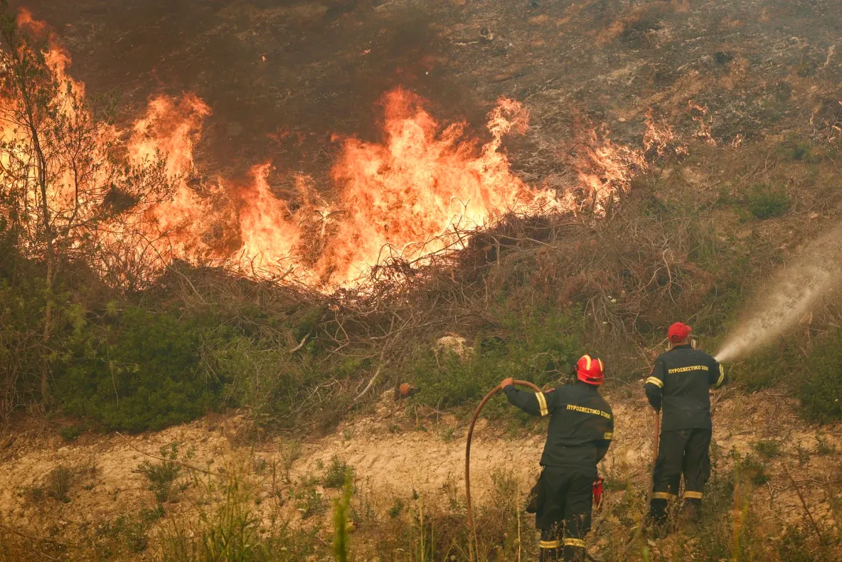 Alertă maximă de incendii în Grecia! Risc foarte ridicat în mai multe destinații turistice, duminică