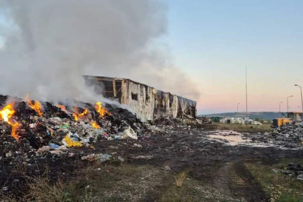 Incendiu puternic la o hală de sortare a deșeurilor, în Covasna: pompierii luptă de ore întregi cu flăcările. Apa, adusă de la 3 km distanță