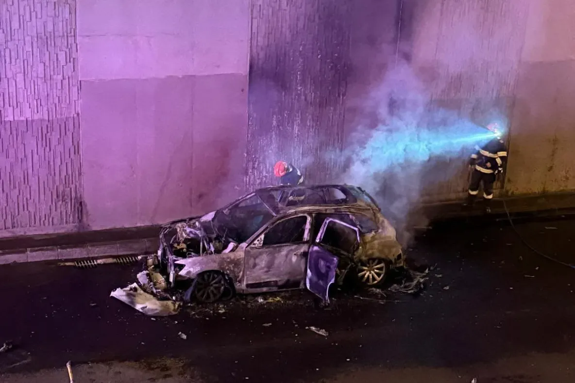 Explozie în pasajul Băneasa din Capitală: mașină cuprinsă de flăcări, nor de fum uriaș deasupra zonei - FOTO/VIDEO