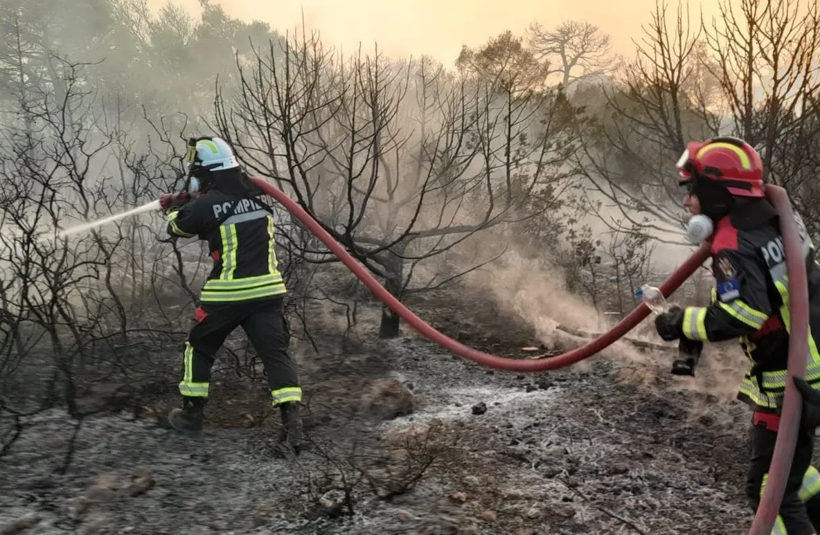 Incendii în Grecia: pompierii români au salvat mai multe locuințe și o mănăstire din calea flăcărilor FOTO&VIDEO