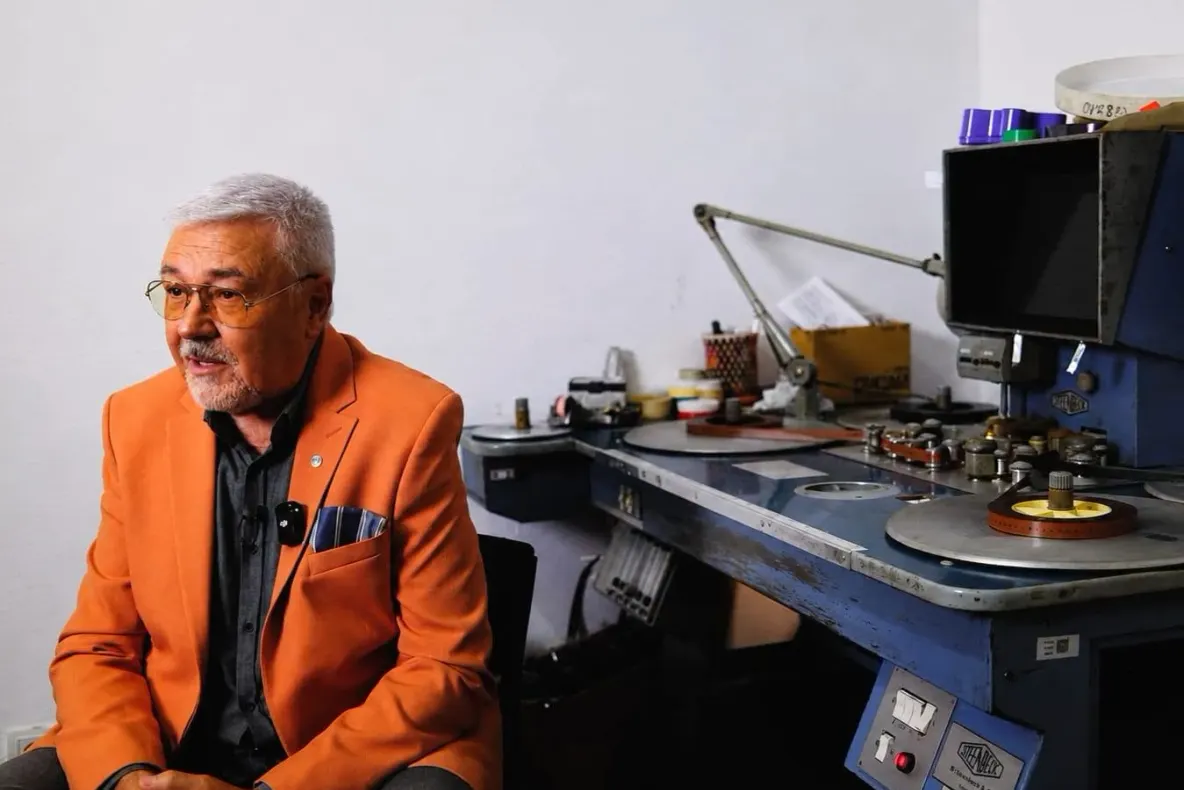 Arhiva TVR, topită la ordinul lui Ceaușescu pentru „recuperarea” câtorva grame de argint. Dezvăluiri ale cunoscutului jurnalist sportiv Ionel Stoica
