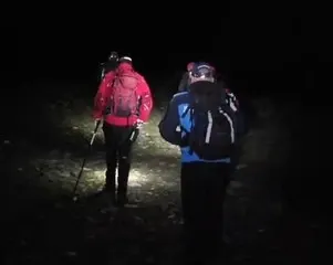 Bărbat de 80 de ani, găsit în munți după opt ore de căutări