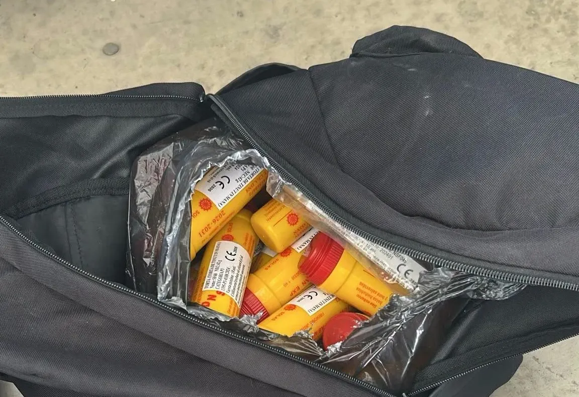 Rucsac plin cu materiale pirotehnice și droguri, descoperit de jandarmi înaintea meciului Beitar Ierusalim – Austria Viena de pe arena „Ilie Oană” din Ploiești