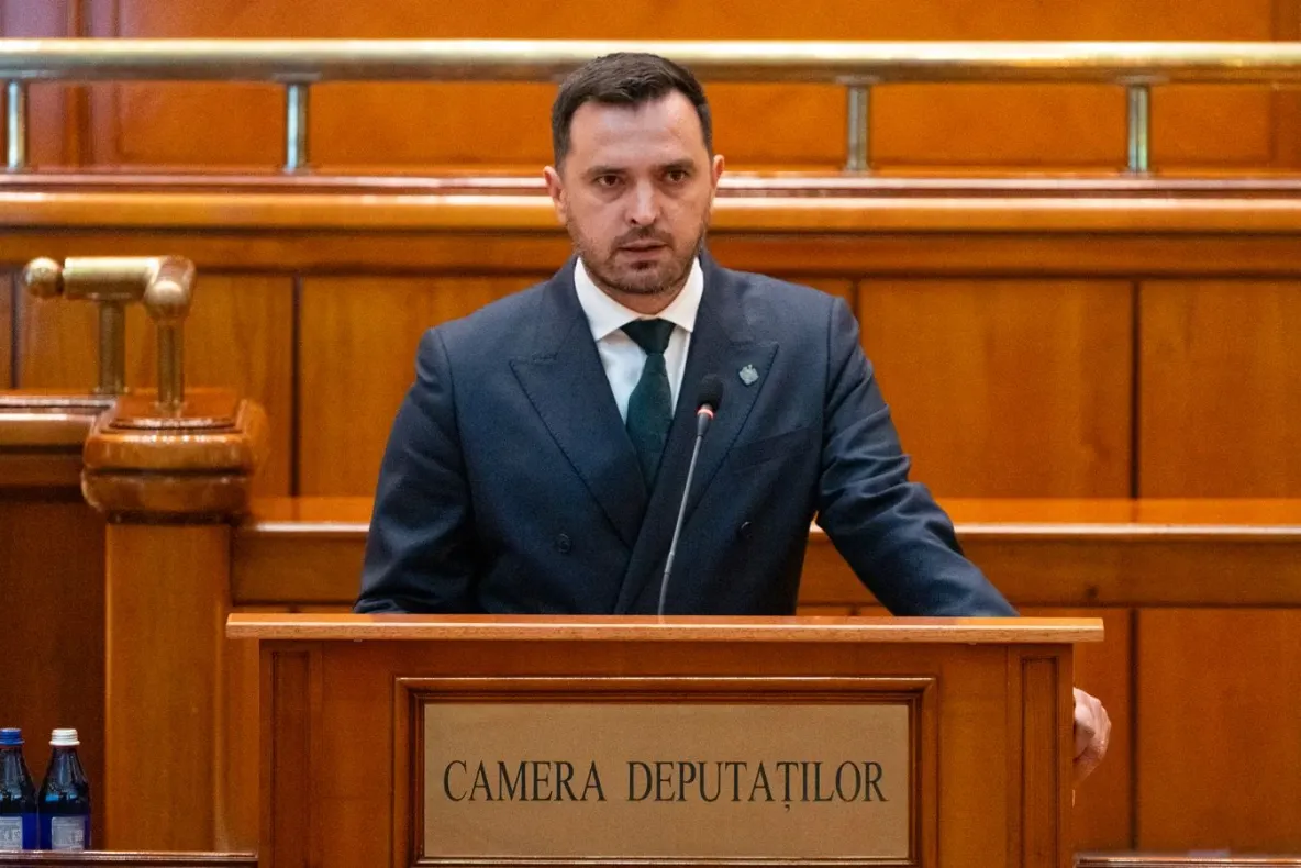 Mihai Enache (liderul deputaților AUR): „PSD, USR și PNL, uniți pentru nota de plată a jafului din pandemie: aproape un miliard de euro pentru vaccinurile nefolosite!”
