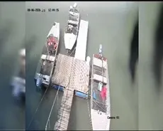 Incident pe brațul Sulina: o navă de marfă a eșuat la mal. Mai multe ambarcațiuni, lovite