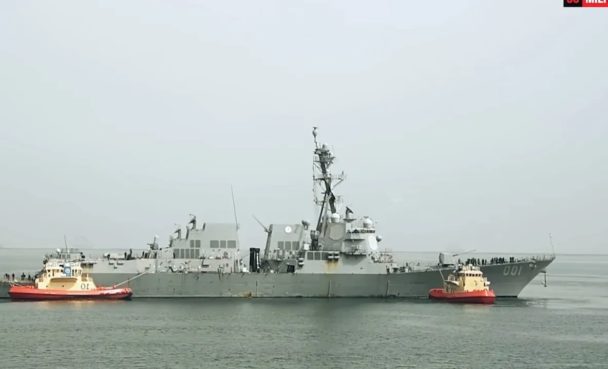 Pană totală de energie pe un distrugător american din Marea Chinei de Sud VIDEO