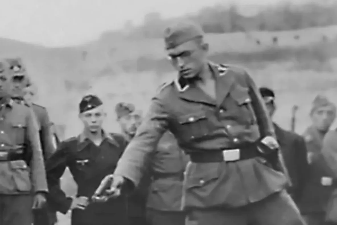 Inteligența Artificială l-a găsit pe soldatul nazist din fotografia-simbol al Holocaustului. Călăul era un profesor respectabil
