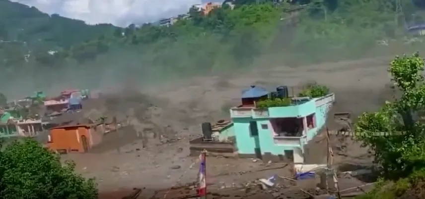 Mărturiile profesorului erou din Nepal. A salvat 900 de elevi