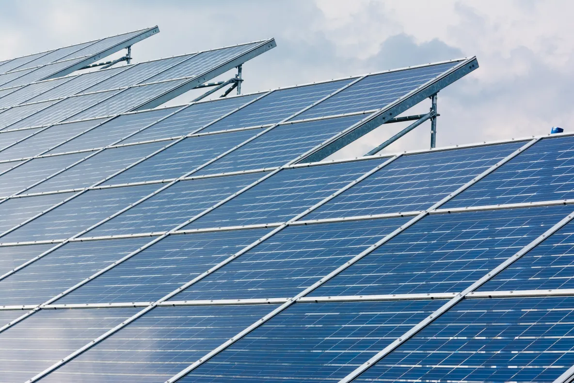 APCE cere TVA 0% pentru sistemele fotovoltaice și bateriile de stocare, după modelul Germaniei