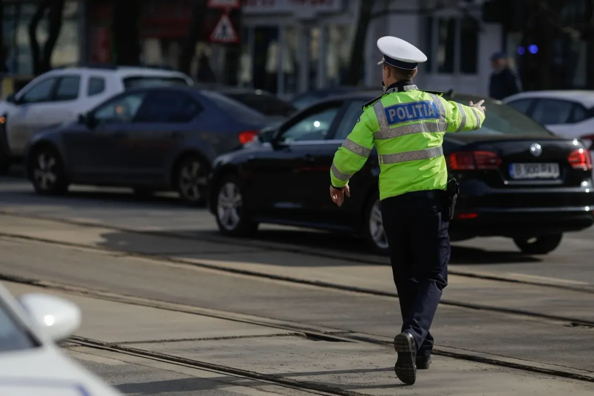 Șofer din Buzău, prins cu 172 km/h în timp ce își ducea tatăl rănit la spital. Ce au făcut polițiștii după ce l-au oprit
