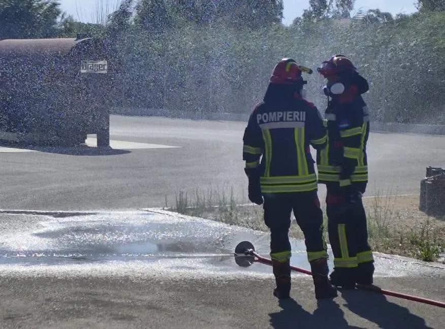 Pompierii români, în misiune în Grecia, pentru stingerea incendiilor - FOTO