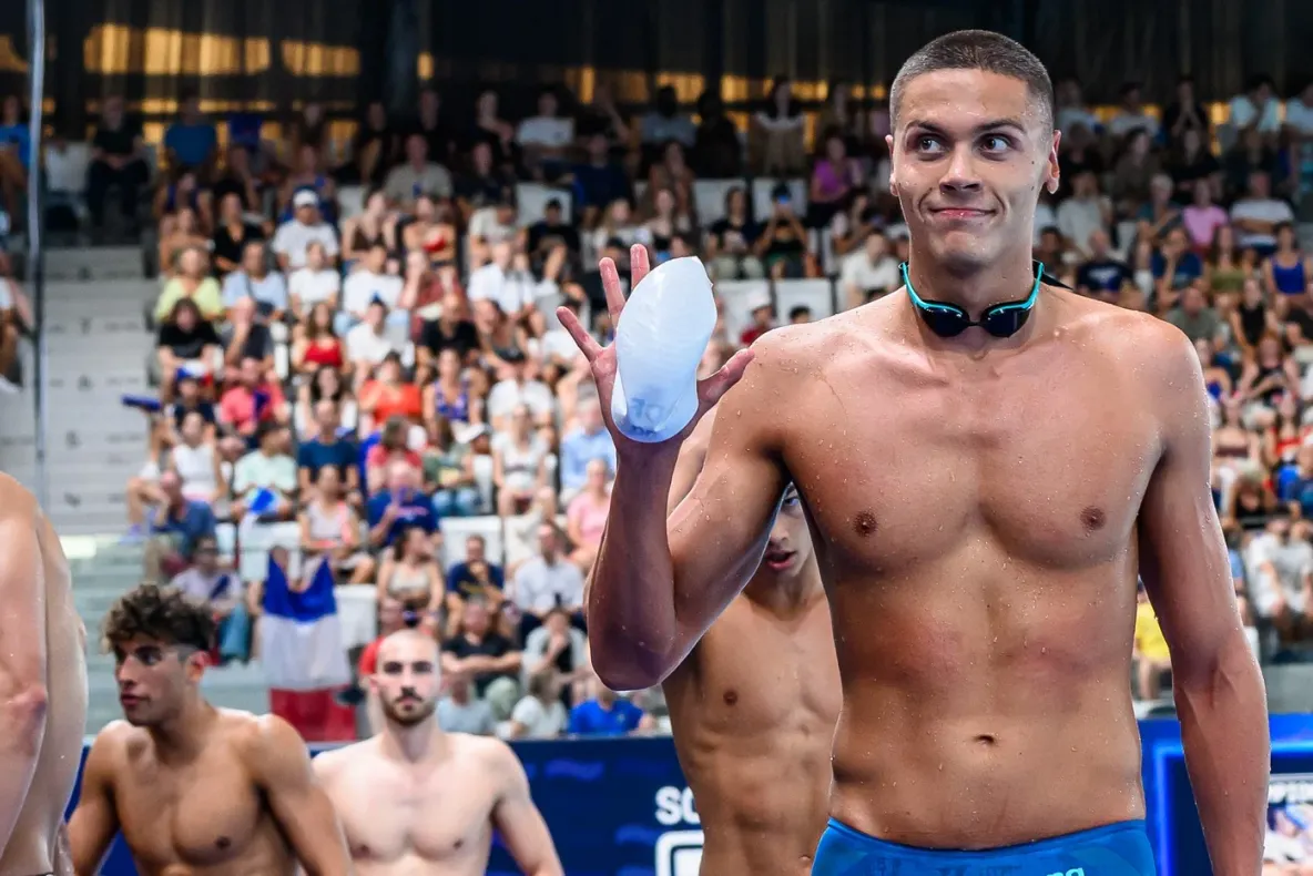 Un nou triumf pentru David Popovici la Europenele de la Paris. A cucerit din nou aurul la 100 m liber și a bătut recordul competiției