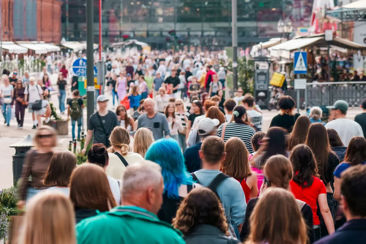 Românii trăiesc tot mai greu: 63% spun că situația lor financiară s-a înrăutățit, iar 88% se așteaptă la noi scumpiri - SONDAJ