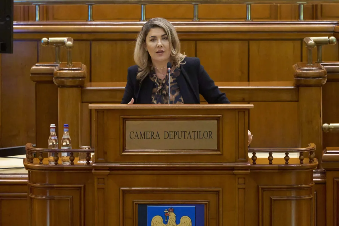 Gianina Șerban (vicepreședinte AUR): „Transparența nu a omorât pe nimeni! PSD, PNL, USR și UDMR să spună cine a negociat creșterea indemnizațiilor parlamentarilor”