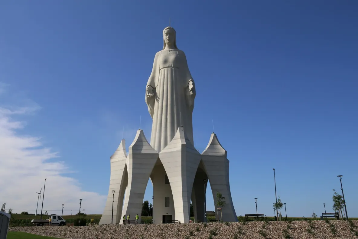 Cea mai înaltă statuie a Fecioarei Maria din Europa, inaugurată în Polonia: imagini uimitoare VIDEO 