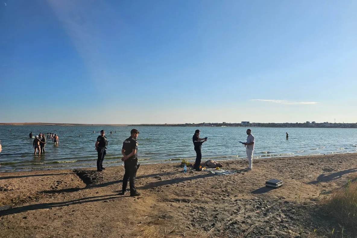  Tragedie în lacul Techirghiol. O femeie de 74 de ani a murit după ce ar fi suferit un stop cardio-respirator