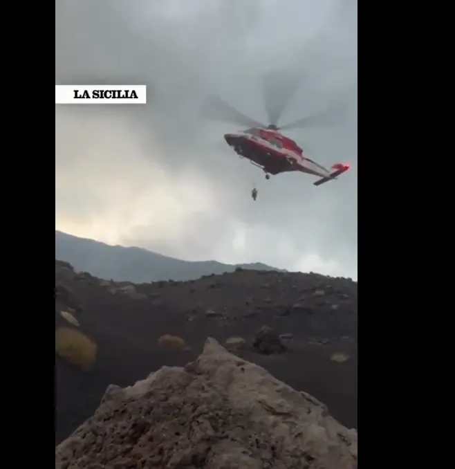Turist american, ucis de trăsnet pe Muntele Etna. Bărbatul se afla într-o zonă interzisă VIDEO