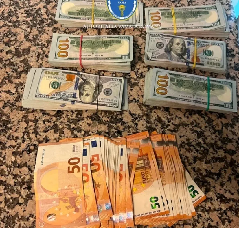 Un bărbat i-a pasat copilului borseta cu 60.000 de dolari, la control pe Otopeni, în speranța că „nu se vede”
