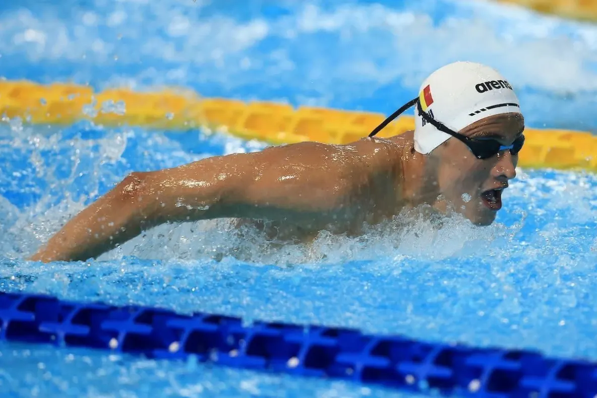 Vlad Mihalache, un record național la 50 m fluture și calificare în semifinale la Europenele de la Paris