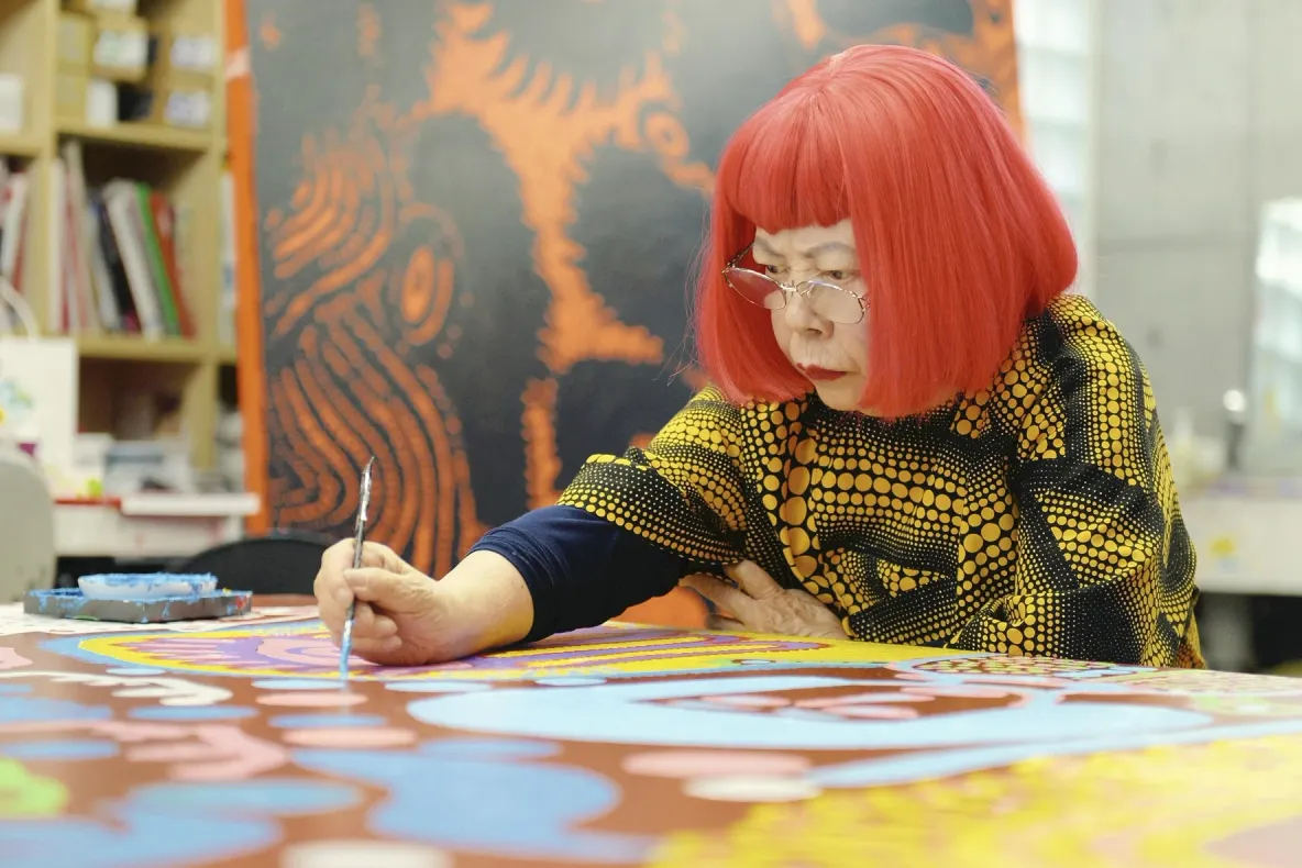 A murit Yayoi Kusama, „regina bulinelor”. Legendara artista japoneză avea 97 de ani