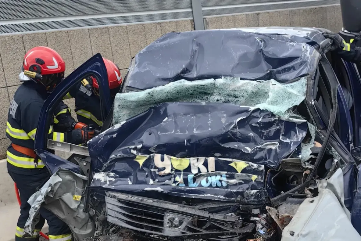 Accident grav pe centura Bârladului. Două persoane au murit după impactul dintre un autoturism și un autotren